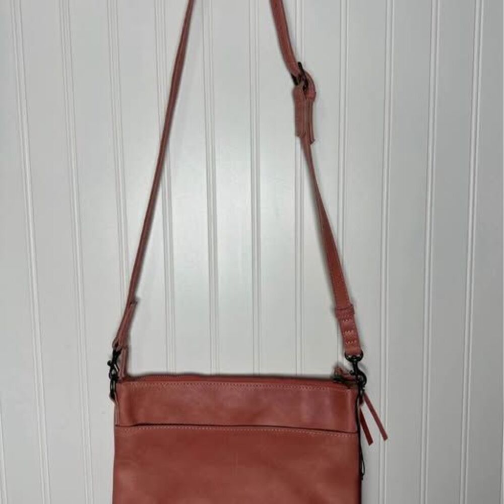 New! Able leather co. crossbody purse! Beautiful! Check it out!